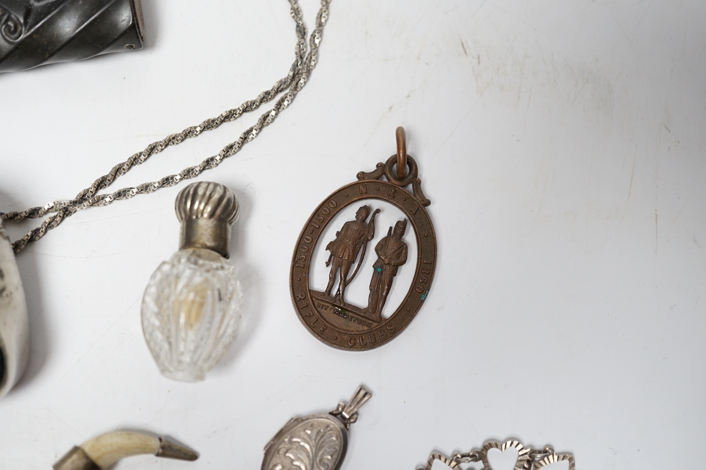 Assorted curios including phenolic vesta cases, silver condiment spoon, ARP badge, etc.
